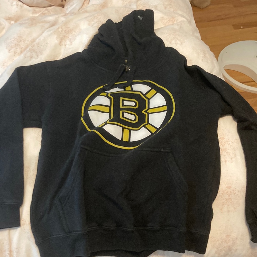 Bruins sweatshirt